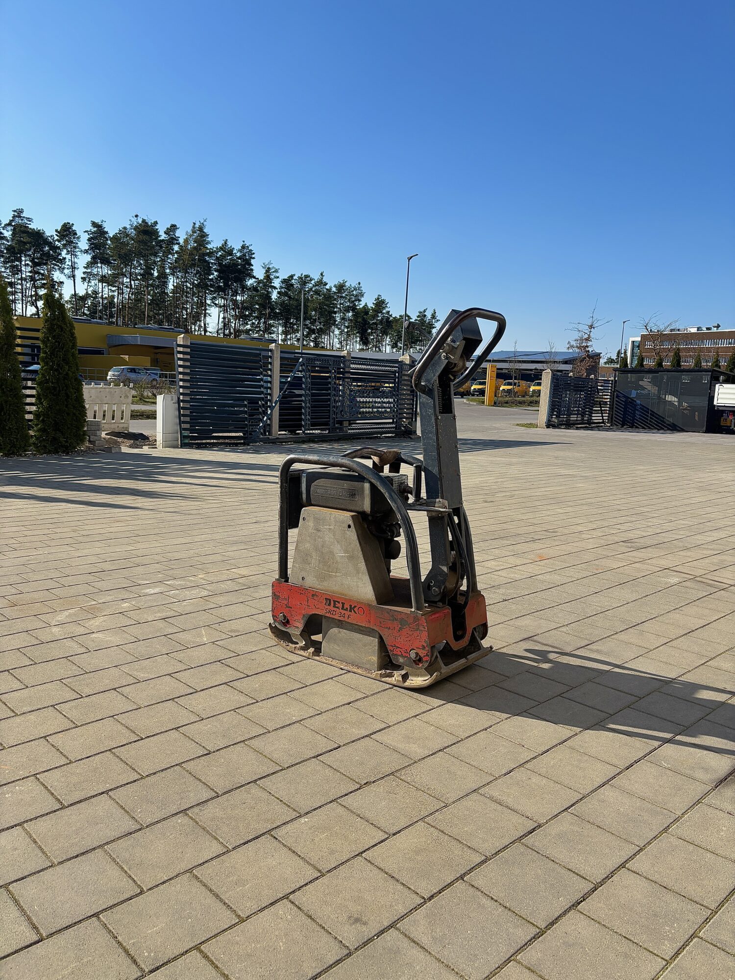 Delko SRD 3611 H/-E (4000) – Ihre Lösung für effizientes Verdichten.