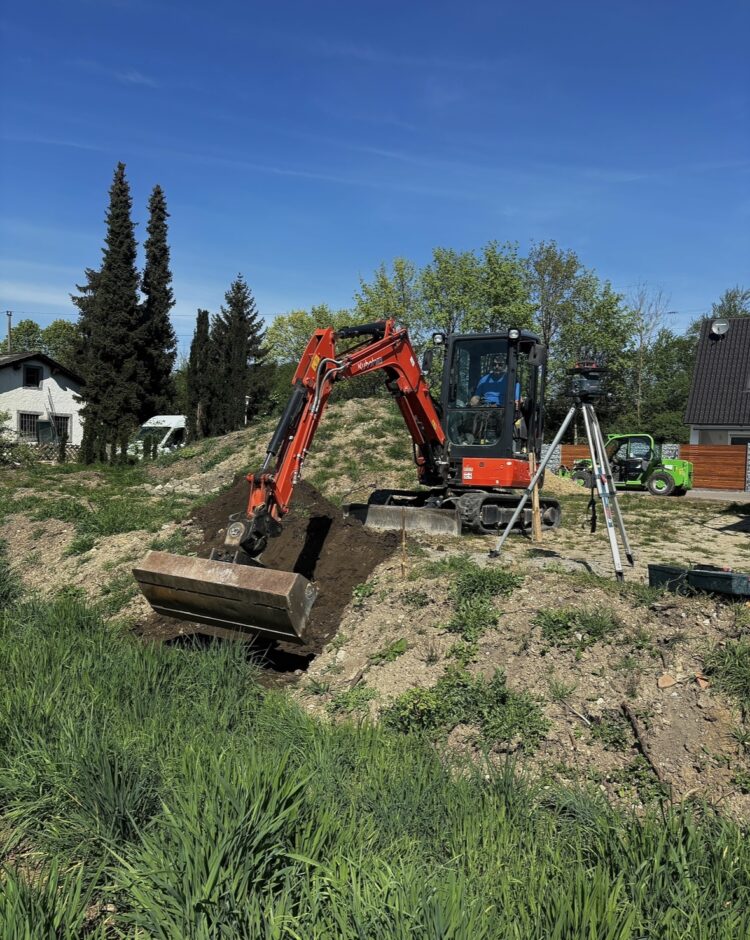 Minibagger 4 t im Einsatz auf mittlerer Baustelle