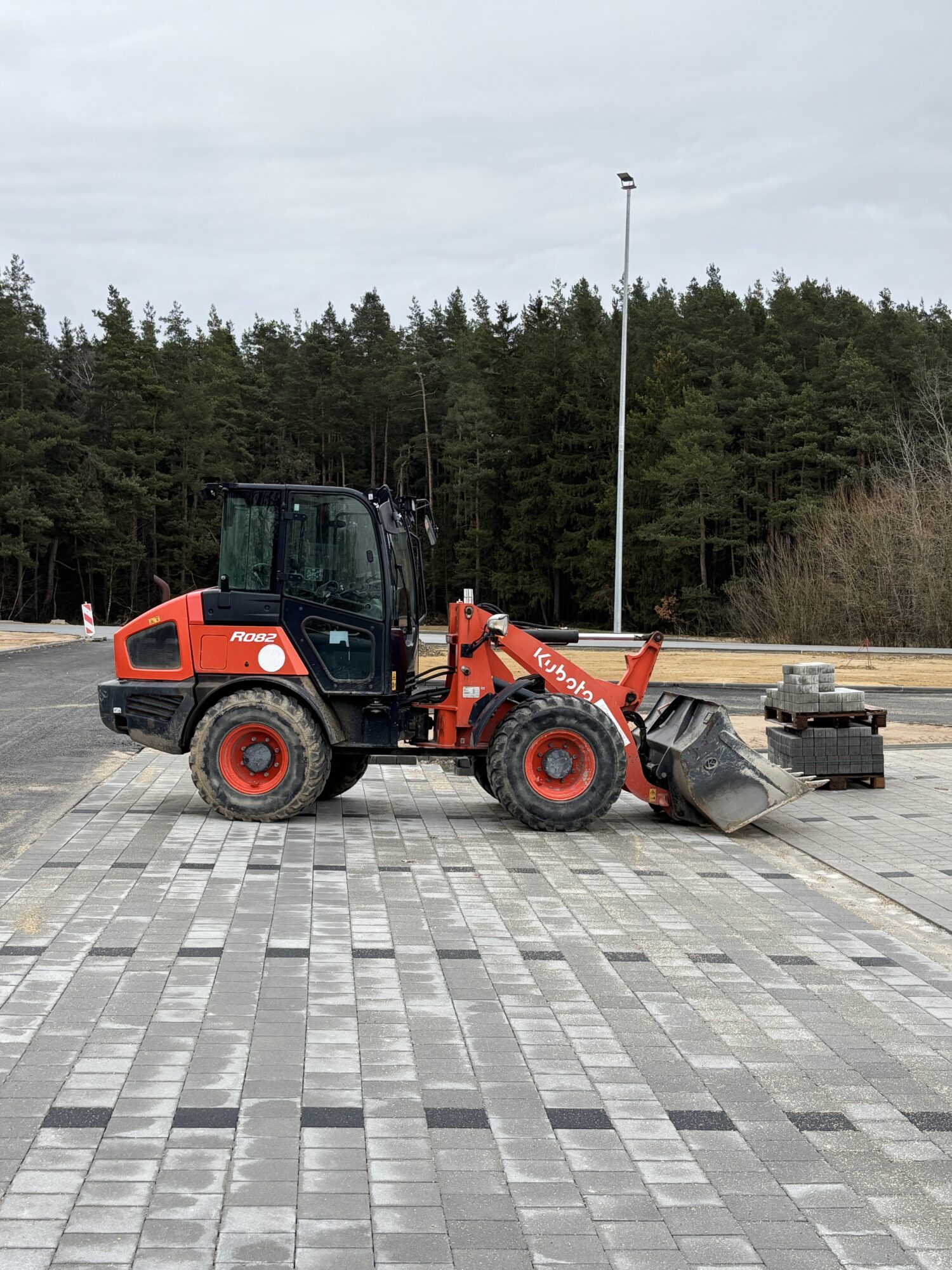 Kubota R082 Radlader jetzt mieten bei Baumaschinenvermietung Doni