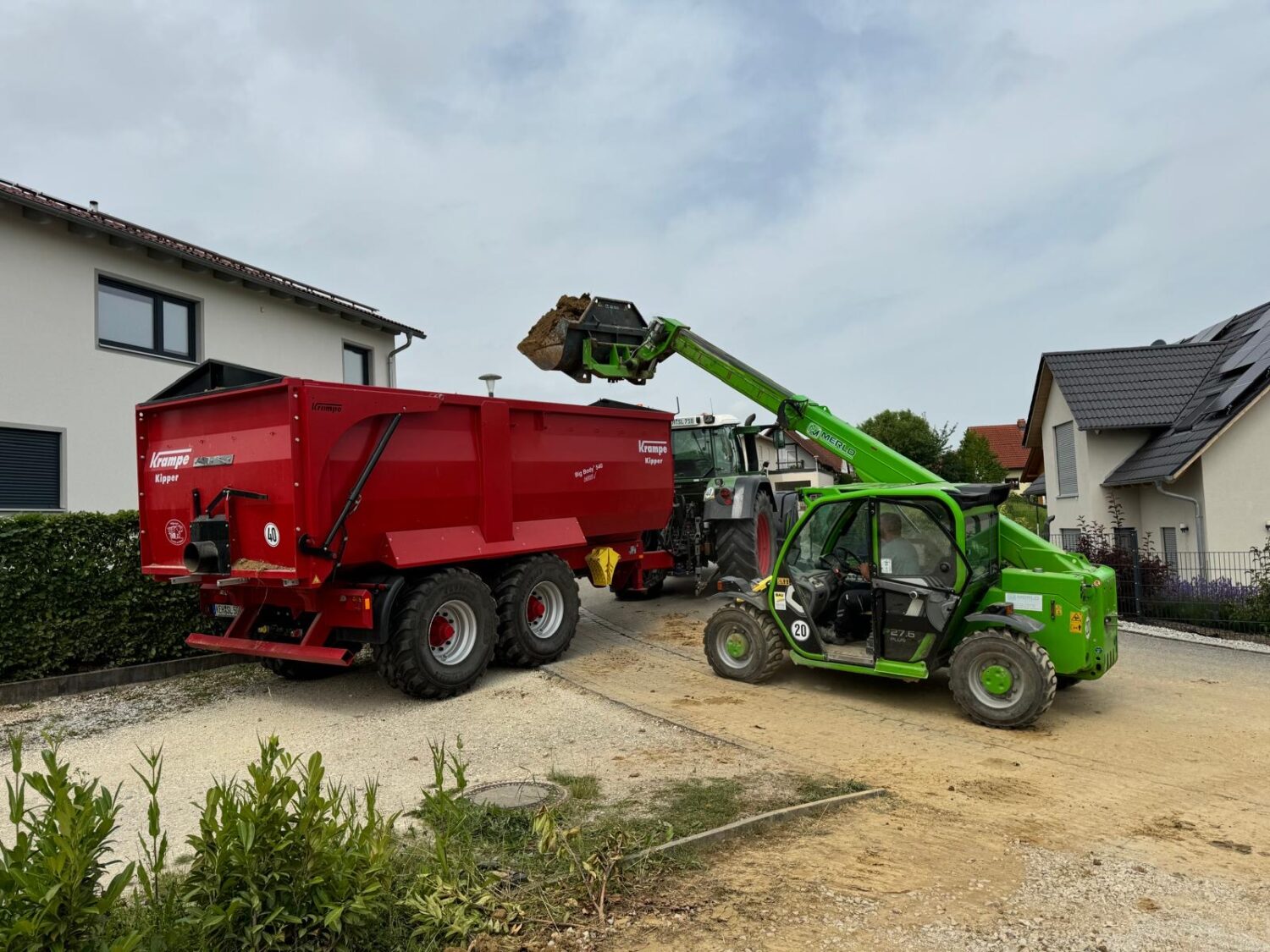 Teleskoplader mit langem Arm