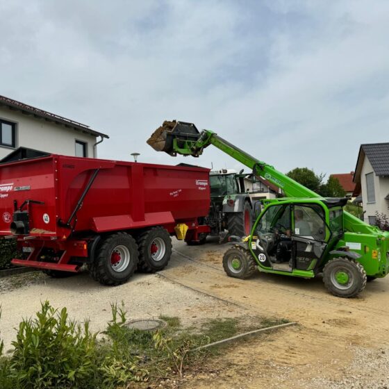 Teleskoplader mit langem Arm
