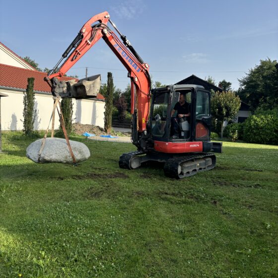 Minibagger im Einsatz auf Baustelle