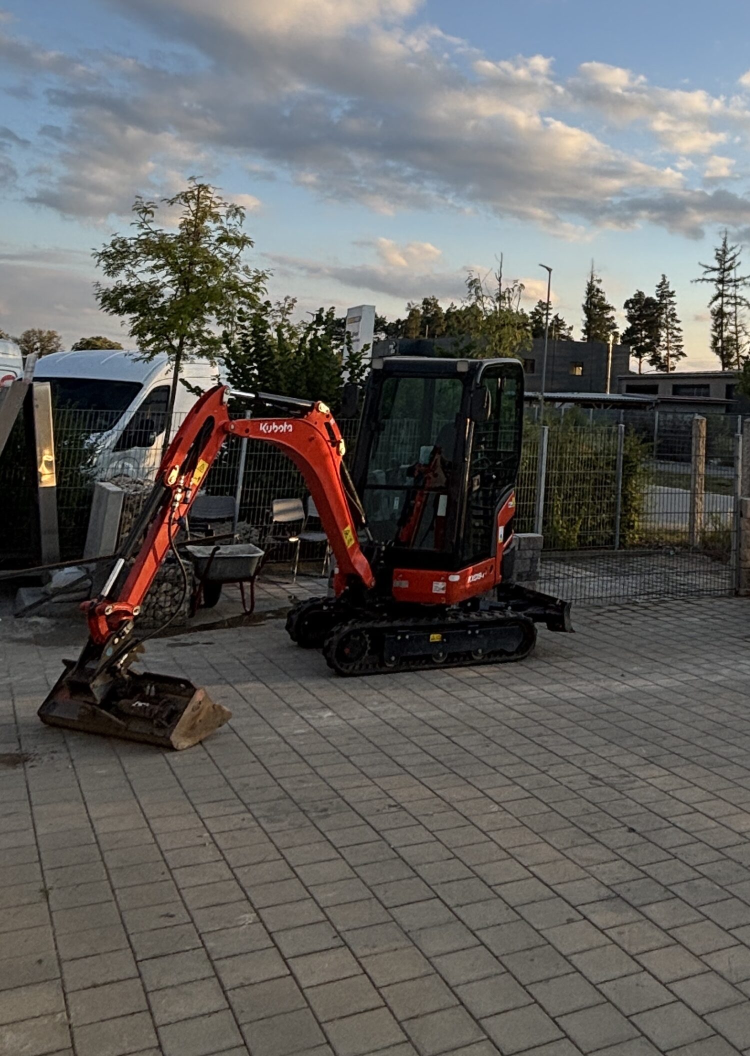 Kompakter Minibagger für präzise Arbeiten