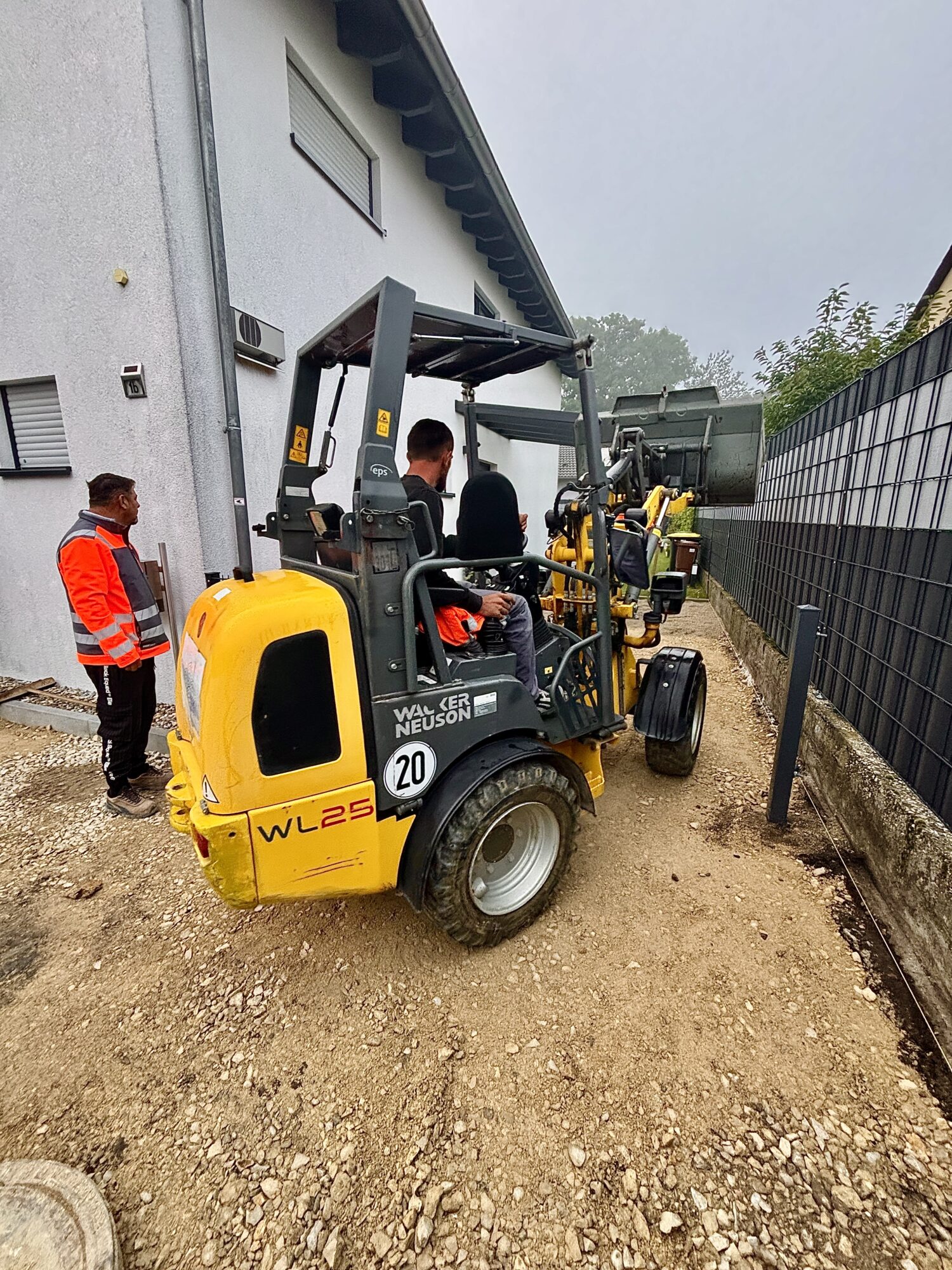Kleinen Radlader mieten in Abensberg – wendig und stark