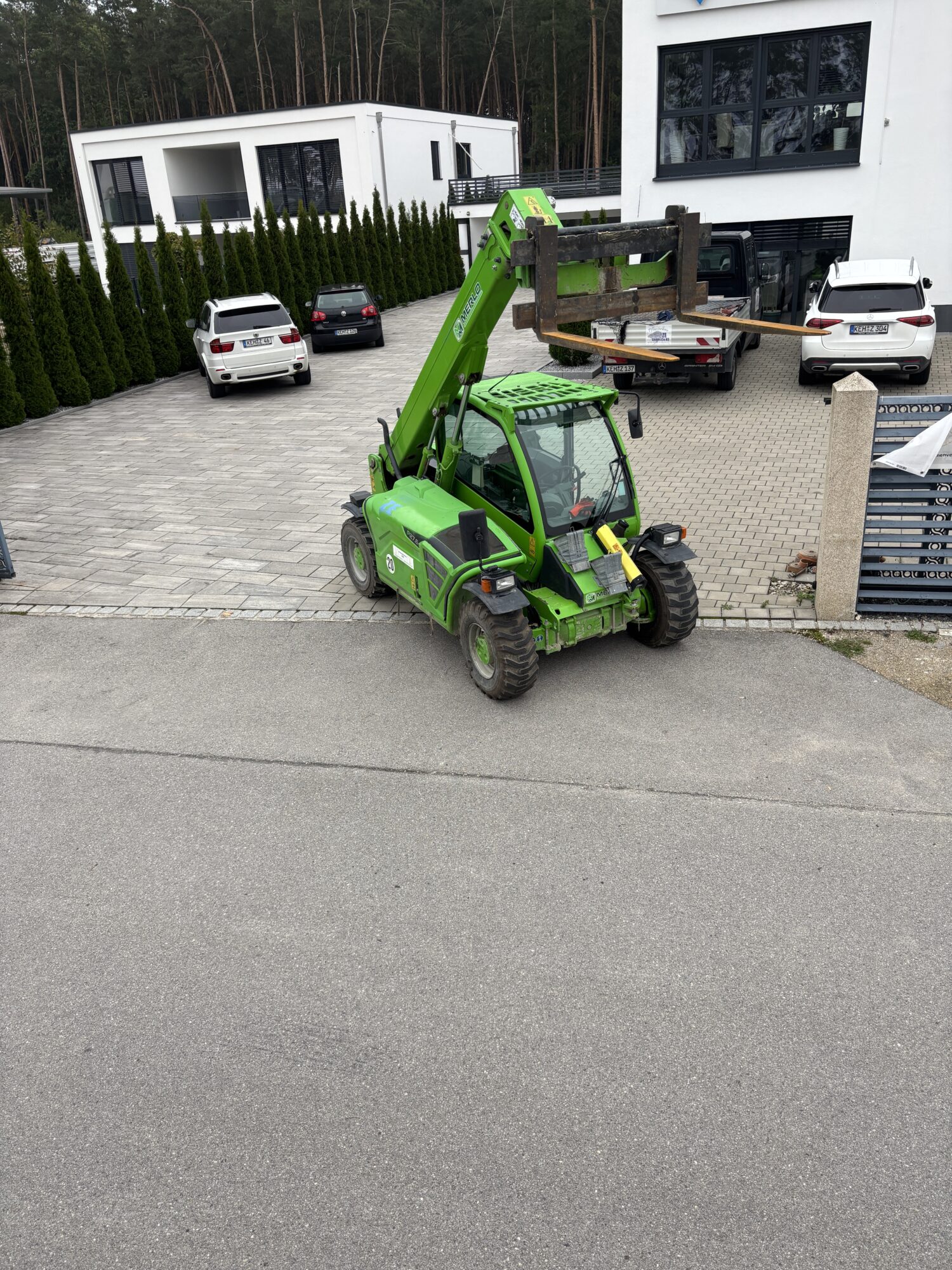 Großen Teleskoplader mieten – starke Leistung für schwere Arbeiten