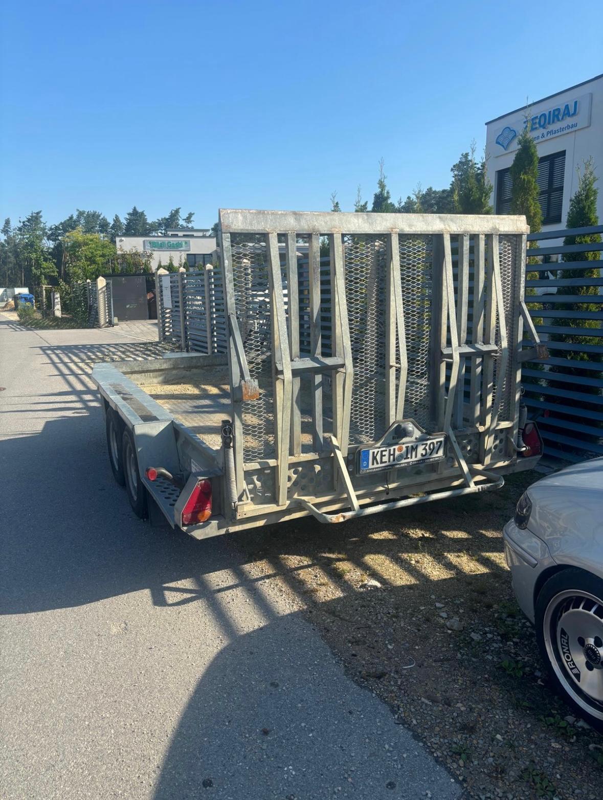 Kompaktanhänger für Baumaschinen